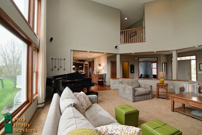 Foto del edificio - Stunning 8 bedroom, 4 bathroom home