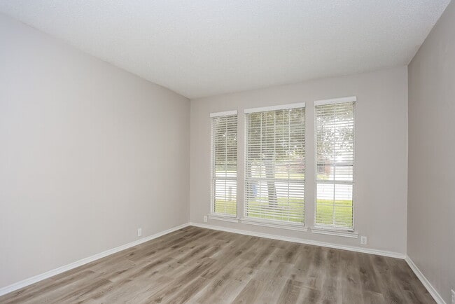 Foto del edificio - 2616 Lonesome Oak Dr