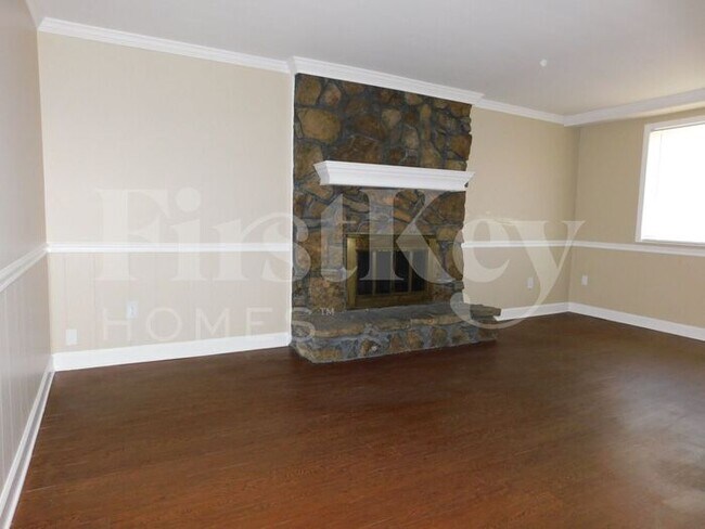 Foto del edificio - 7076 Autumnhill Ln