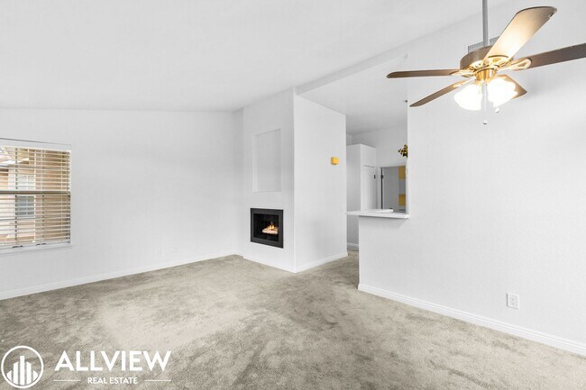 Foto del edificio - Beautifully upgraded 2bd/2br in the highly...