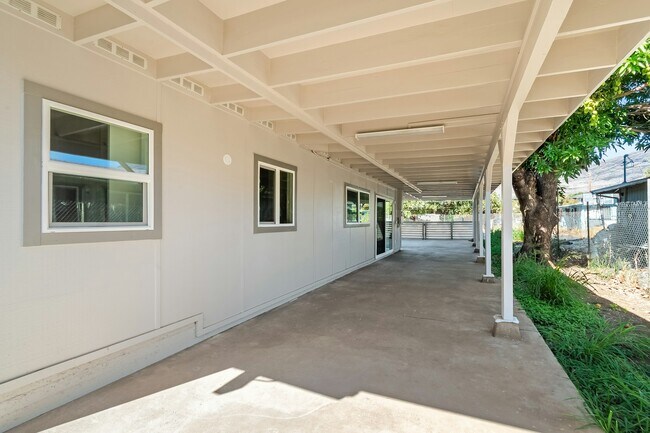 Foto del edificio - 84-814A Farrington Hwy