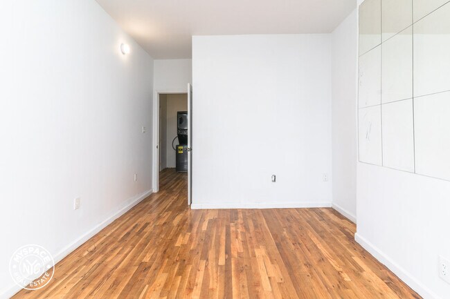 Foto del edificio - 650 Franklin Ave