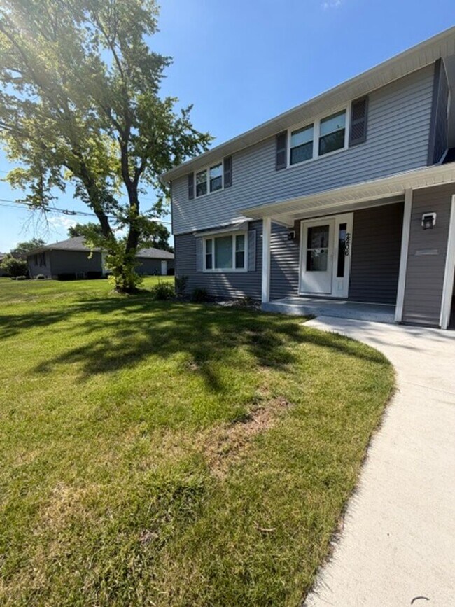 Building Photo - Central Davenport 4 Bedroom House