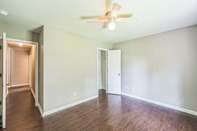 Foto del edificio - 2045 Baker Rd NW