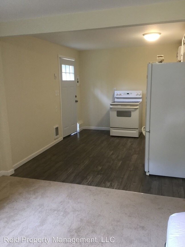 Building Photo - Studio, 1 bath House - 1334 Ivy Rd unit B