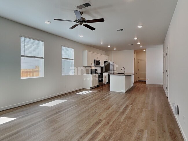 Foto del edificio - 23527 E 2nd Pl