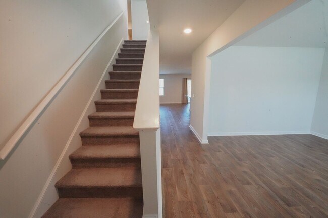 Foto del edificio - Available Now!