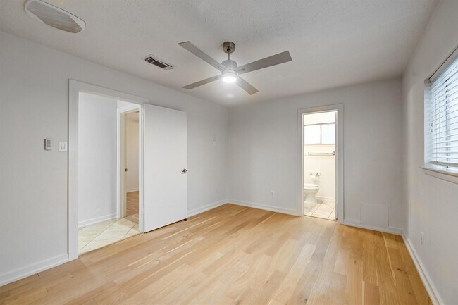 Foto del edificio - 10118 Fernstone Ln