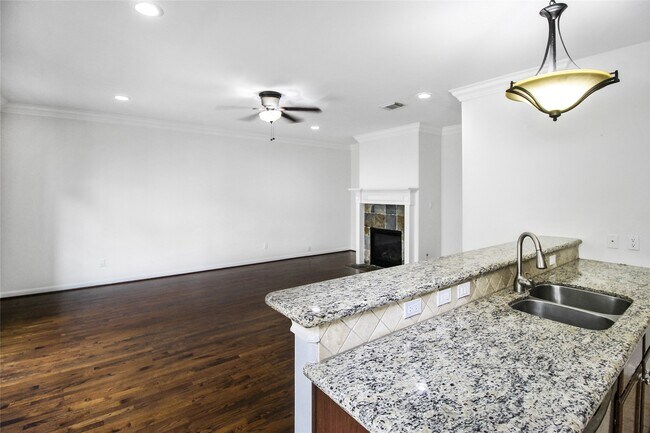 Foto del edificio - 5811 Washington Ave
