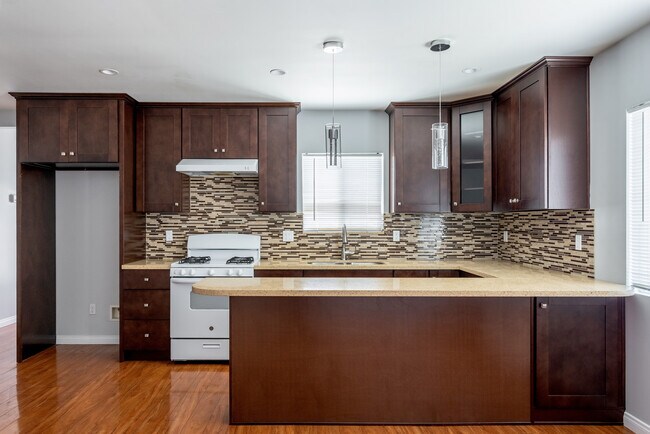 Foto del edificio - 7841 Vantage Ave