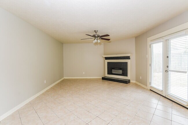 Foto del edificio - 8310 Woodland Willows Dr