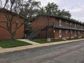 Building Photo - 1900 Knights Bridge Dr