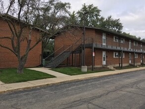 Building Photo - 1900 Knights Bridge Dr