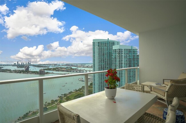 Building Photo - 2020 N Bayshore Dr