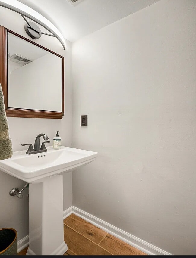 Building Photo - 1502 Cedar Mountain Ct