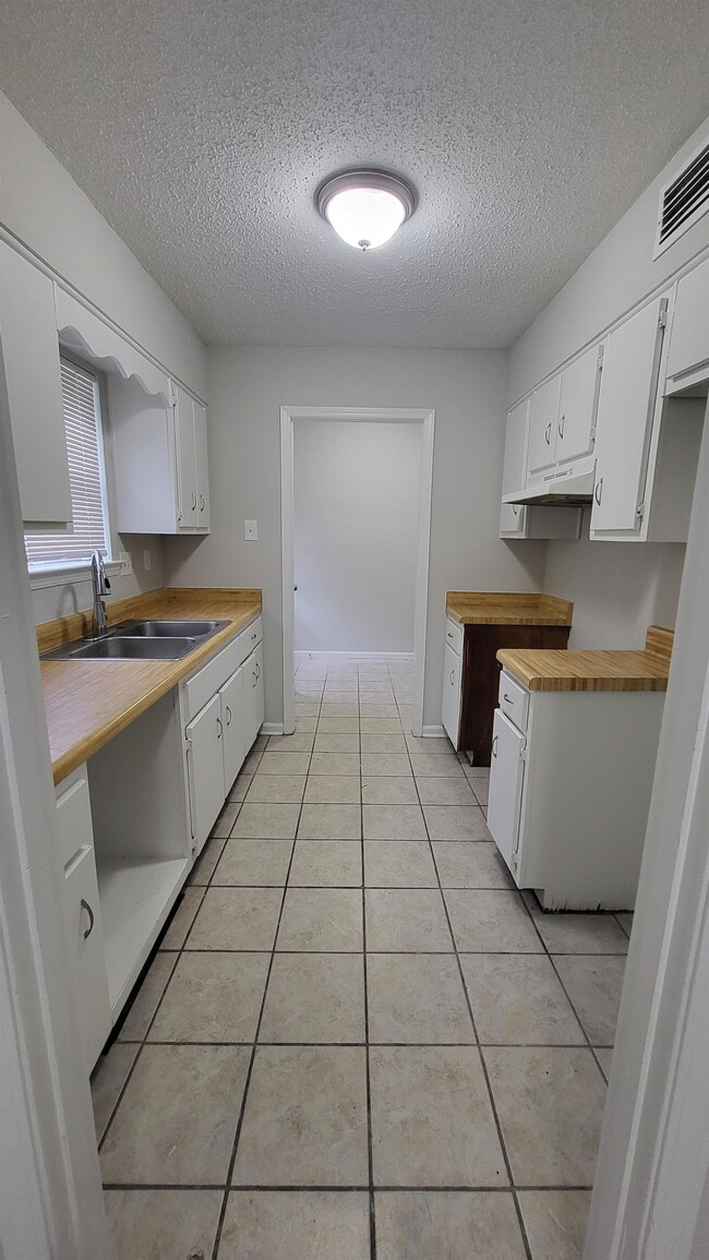 Building Photo - 3823 Rainford Dr