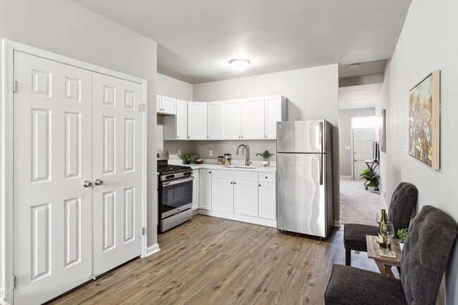 Foto del edificio - 220 N Collington Ave