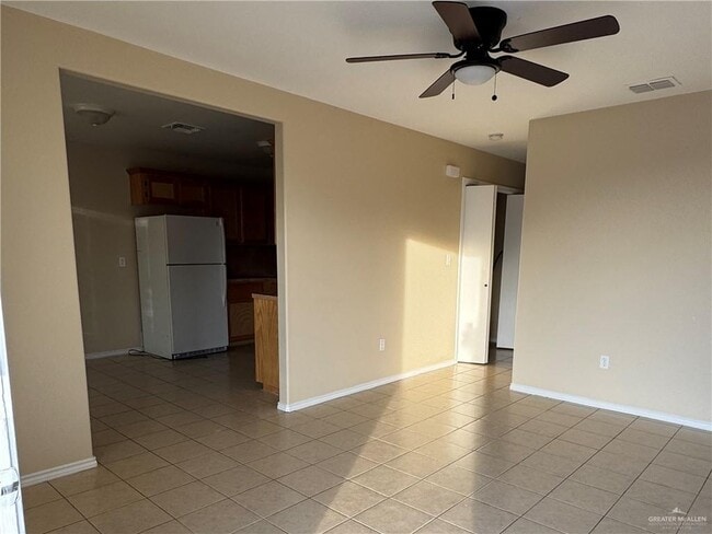 Building Photo - 8 Red Ants Dr