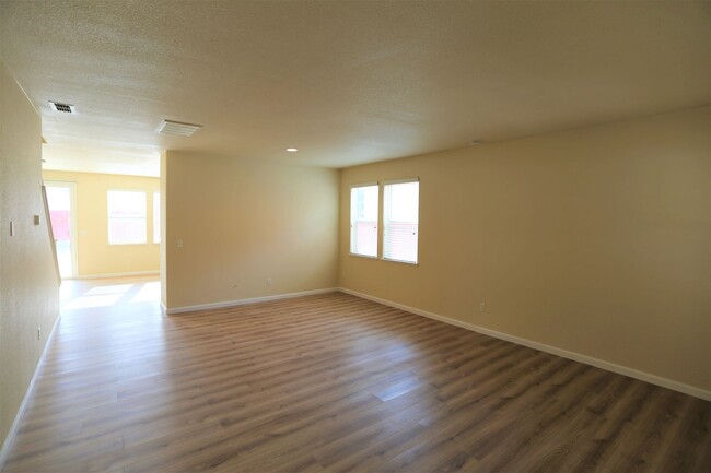 Building Photo - Super spacious home in Patterson