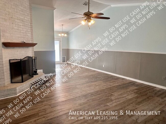 Building Photo - 819 Willow Oak St