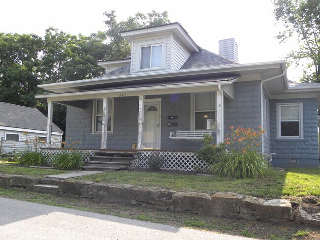 Building Photo - 217 Winner St