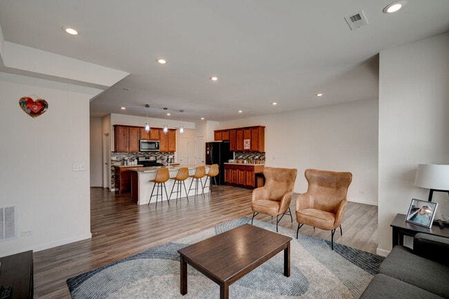 Building Photo - 469 Watercress Dr