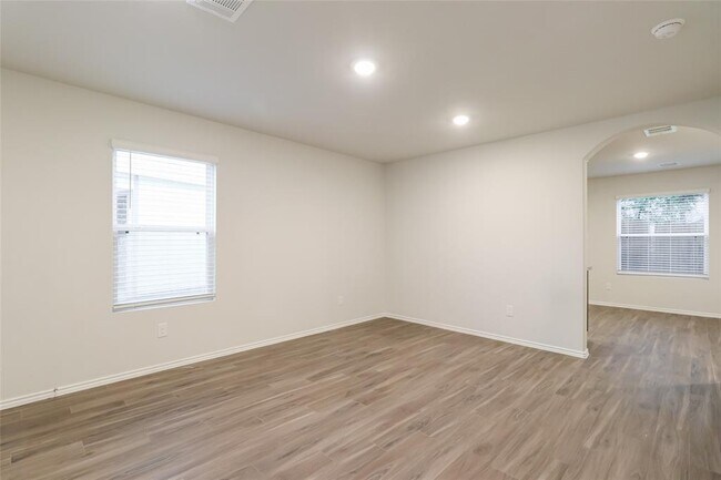 Building Photo - 2413 Carp Dr
