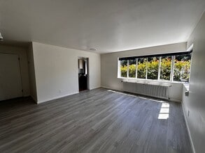 Building Photo - 1800 Taylor Ave N