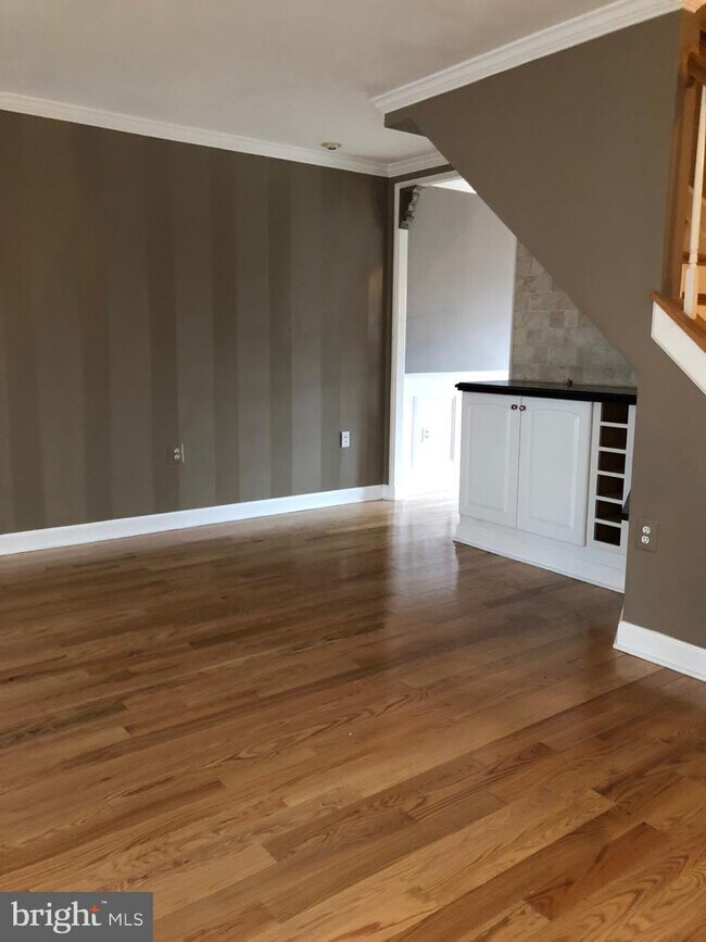 Building Photo - 613 Suffield Dr
