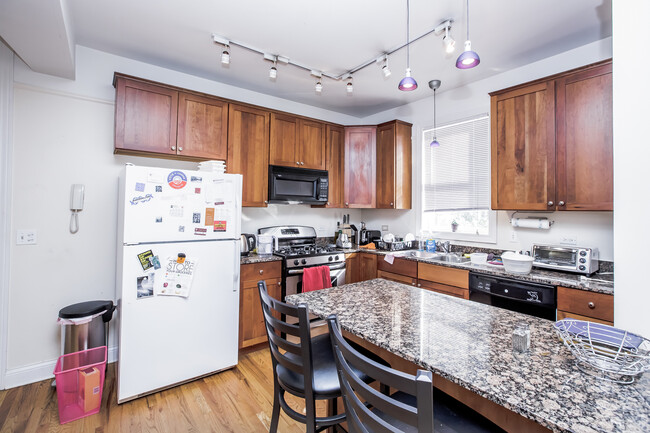 Foto del edificio - 2237 W Armitage Ave