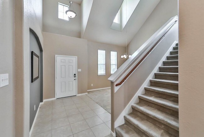 Foto del edificio - 718 Harbor Lakes Ln