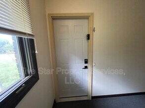 Building Photo - 1222 W Monroe St