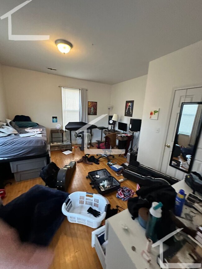 Foto del edificio - 15 Farrington Ave