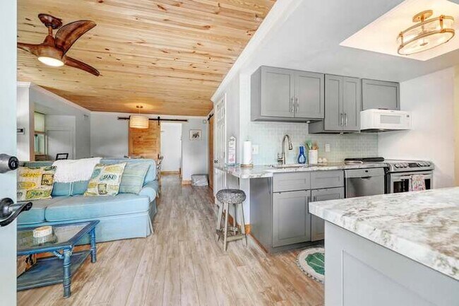 Foto del edificio - 808 Carol Ave