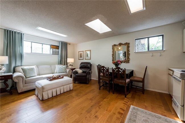 Foto del edificio - 1607 Woodlawn Blvd