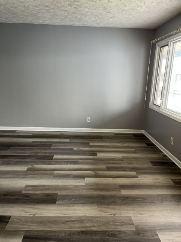 Building Photo - 650 E 12th St