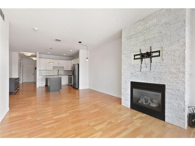 Building Photo - 301 Oak Grove St