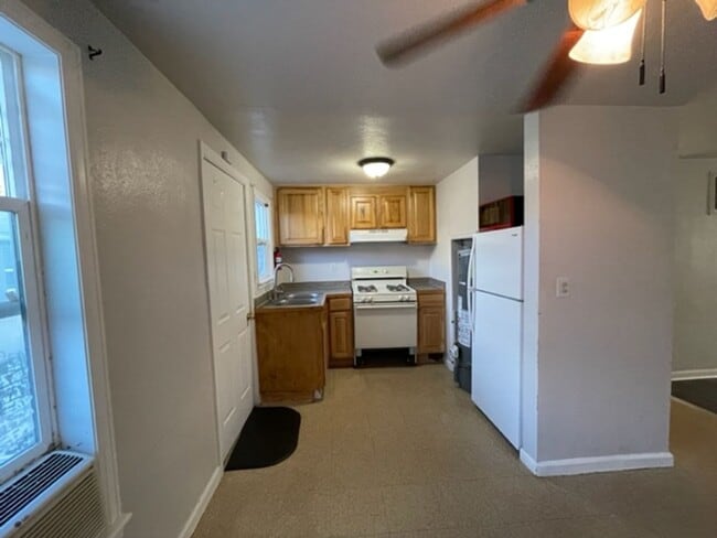Building Photo - BALANCE OF SEPTEMBER RENT FREE! 1-Bedroom ...