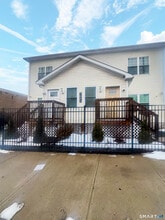 Building Photo - 1042 Iranistan Ave