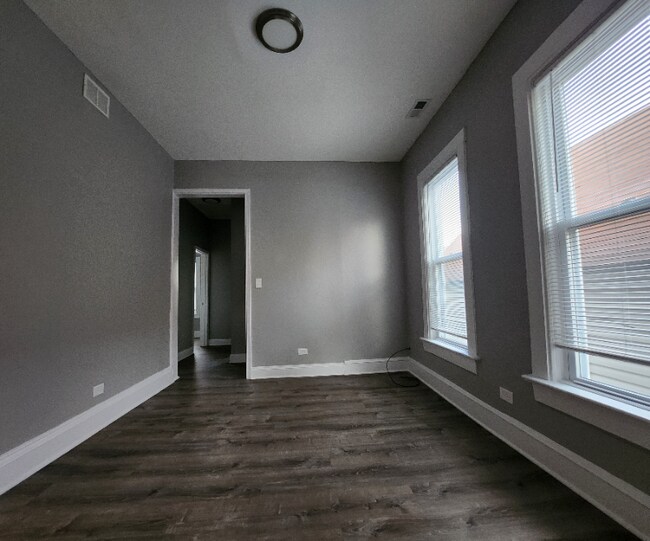 Foto del edificio - 1355 E 76th St