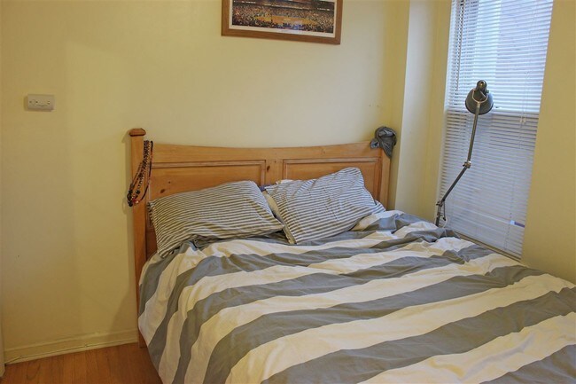 Foto del edificio - 329 Monroe St