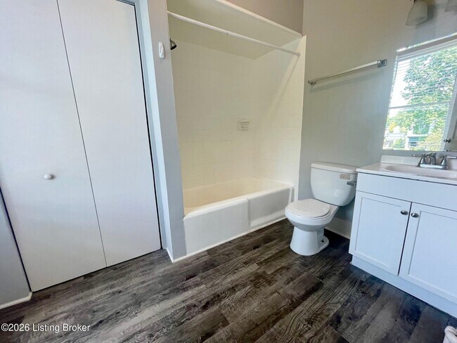 Foto del edificio - 1308 E Main St