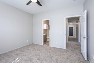 Building Photo - ReNew Jordan Creek