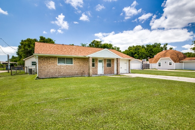 Foto del edificio - 908 Redberry Hill St