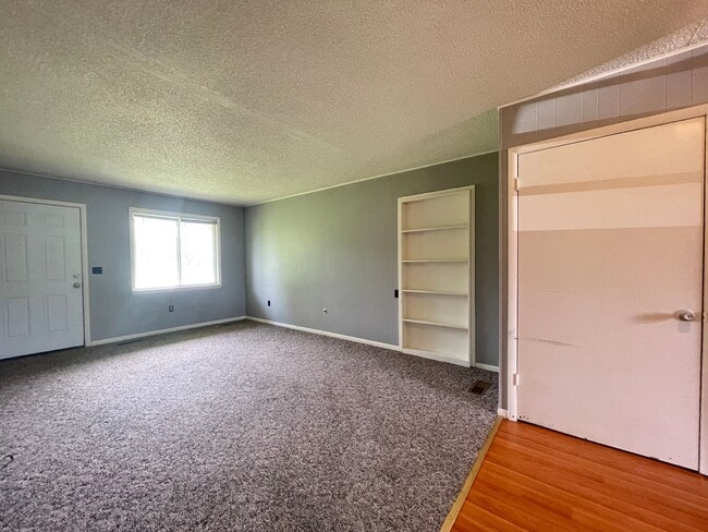 Building Photo - 5364 S Hutchinson Ave