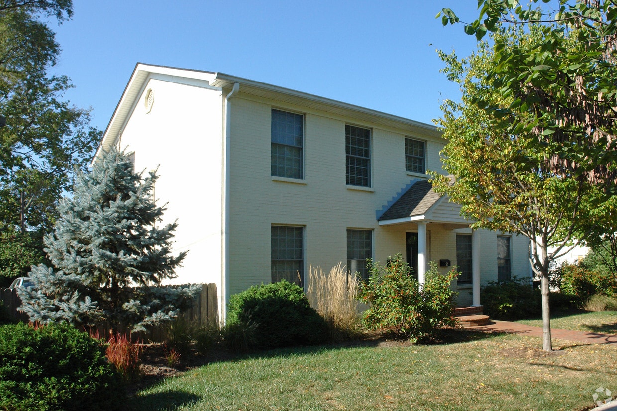 Building Photo - 307 Romany Rd