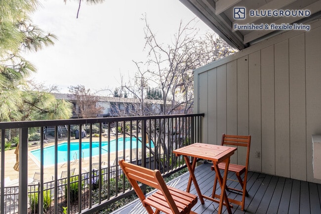 Building Photo - 877 Heatherstone Way