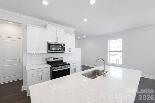 Foto del edificio - 1260 Scarlet Firethorne Ave NW