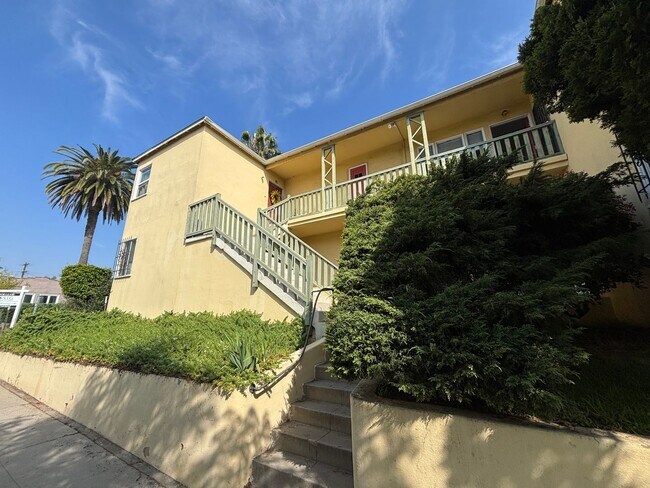 Building Photo - Sunset Drive, 4363-4377