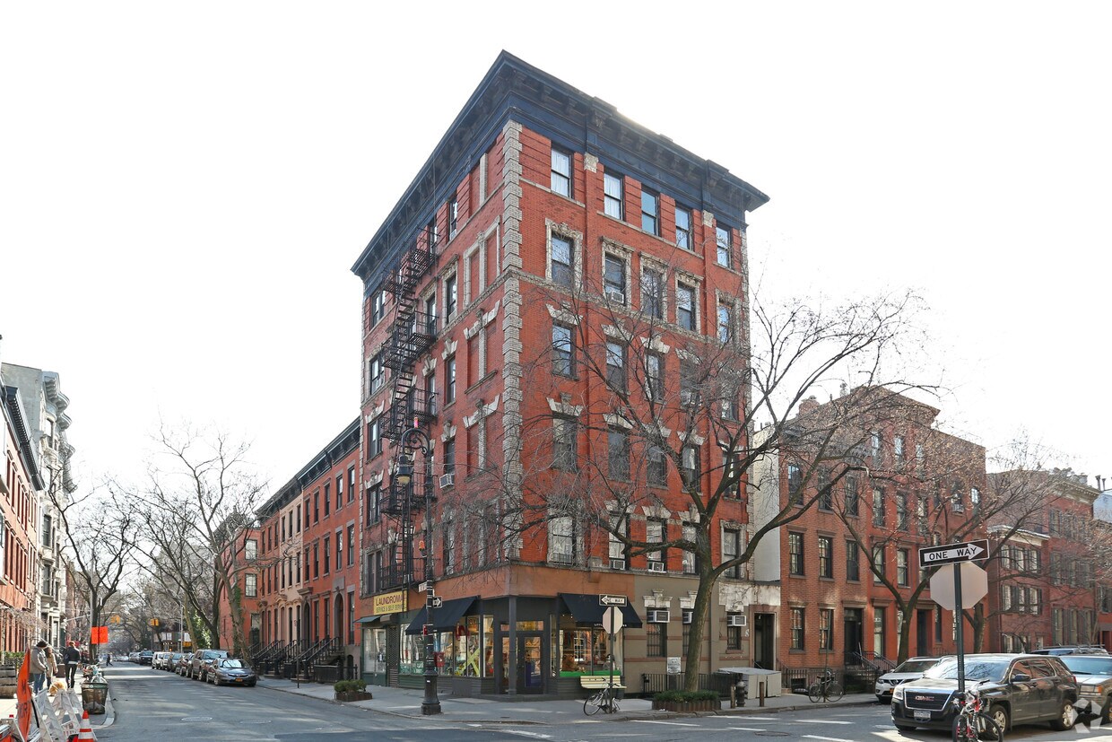 Foto principal - 296-298 W 4th St